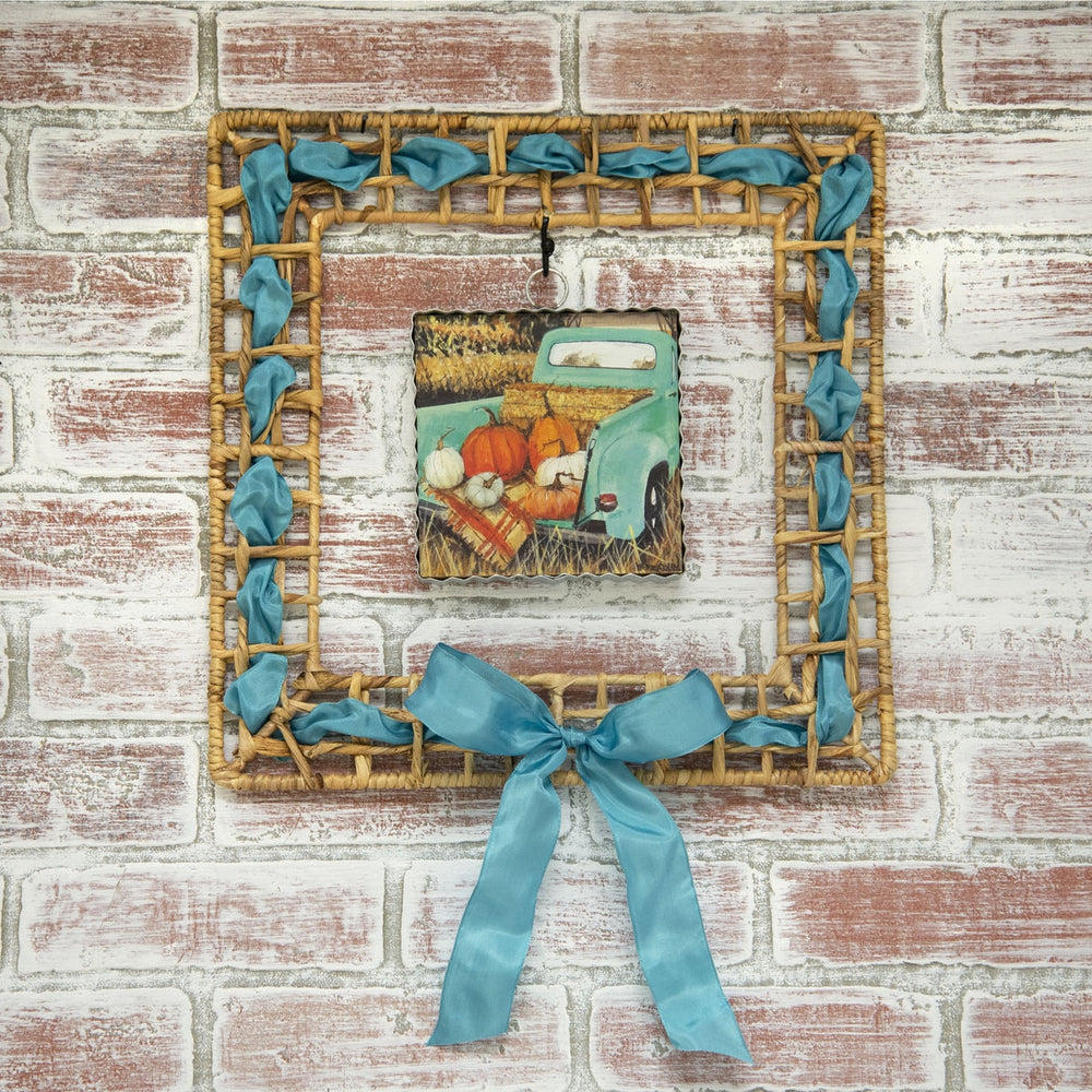 Mini Gallery Square Wicker Wreath Art/Charm Display